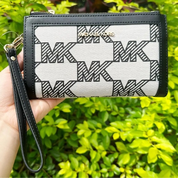 Michael Kors Handbags - Michael Kors Jet Set Travel Large Double Zip Wallet Graphic Logo MK Beige Black